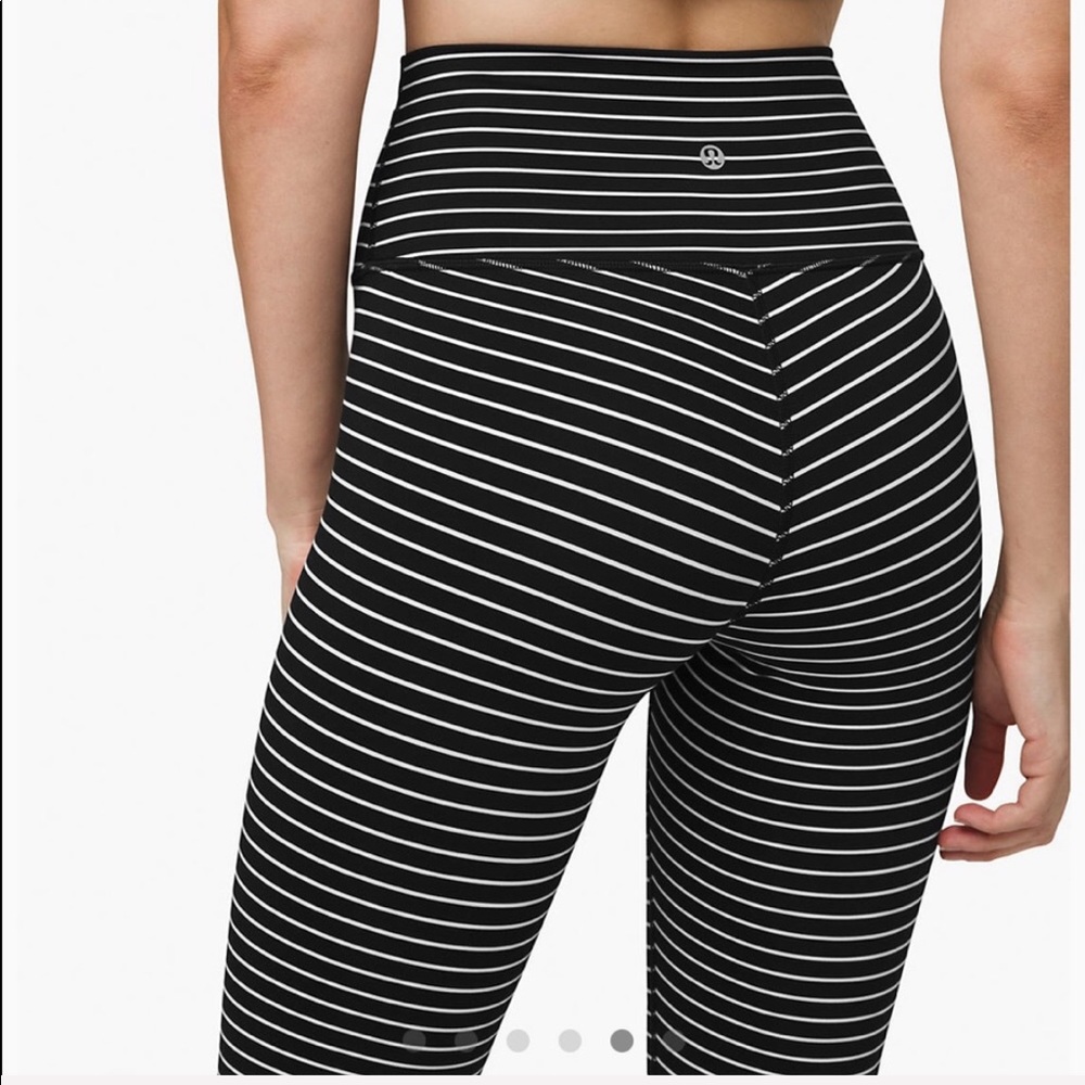 Lululemon parallel stripe wunder under Luxtreme 6